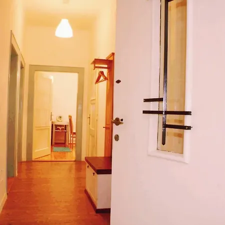 Casa Cu Obloane Albastre Sibiu